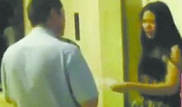 女人脱光衣服视频